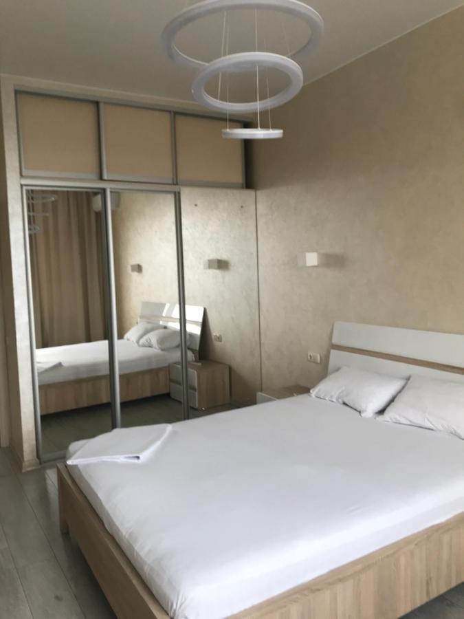 Apart Assistant On Smart Plaza Киев Экстерьер фото