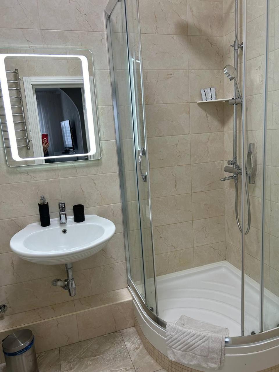 Apart Assistant On Smart Plaza Киев Экстерьер фото