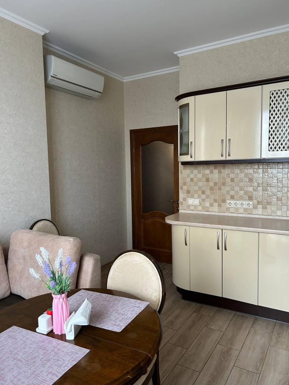 Apart Assistant On Smart Plaza Киев Экстерьер фото