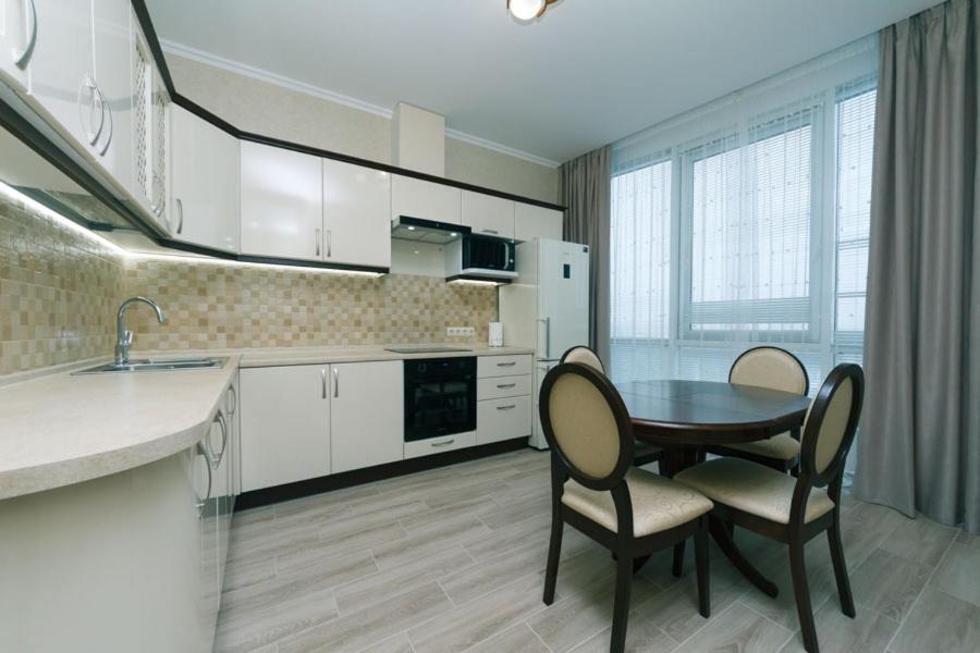 Apart Assistant On Smart Plaza Киев Экстерьер фото